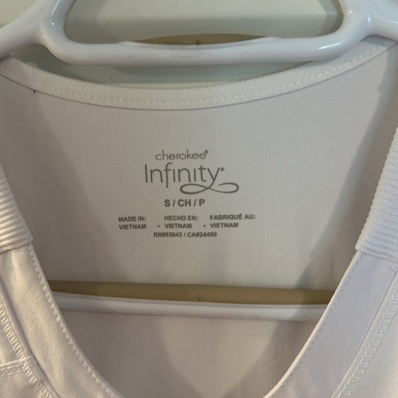 INFINITY CHEROKEE | Small White Scrub Top - Picture 2 of 7